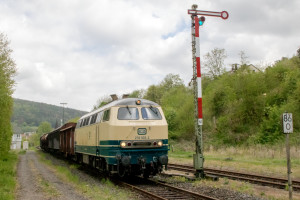 218 003 im Bahnhof Bad Salzschlirf auf der Vogelsbergbahn, aufgenommen am 28.04.2019.