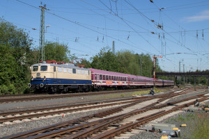 E10 1239 mit ihrem Sonderzug in Gießen-Bergwald, aufgenommen am 25.05.2019.