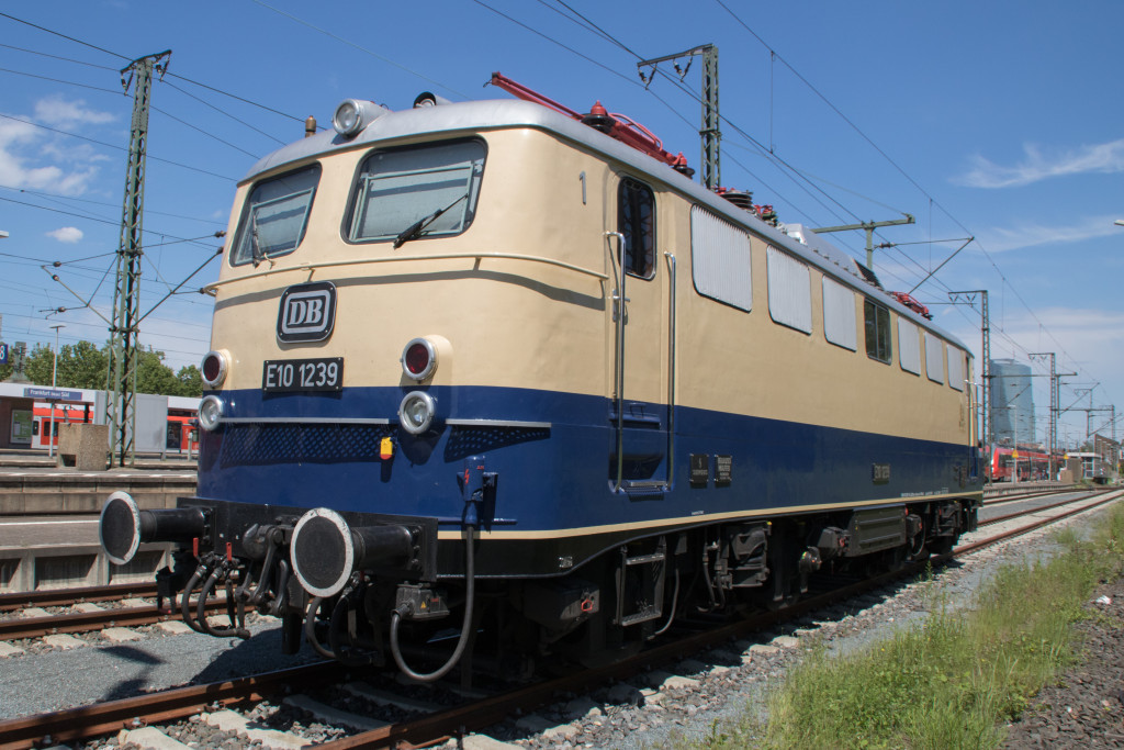 E10 1239 steht abgestellt in Frankfurt-Süd, aufgenommen am 25.05.2019.