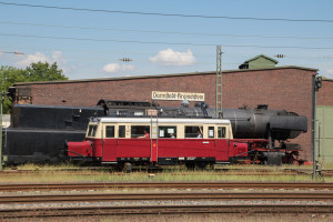 Der Wissmarer Schienenbus vor 23 042 in Darmstadt-Kranichstein, aufgenommen am 01.06.2019.