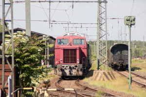 VL 12 rangiert durch den Bahnhof Darmstadt-Kranichstein, aufgenommen am 01.06.2019.