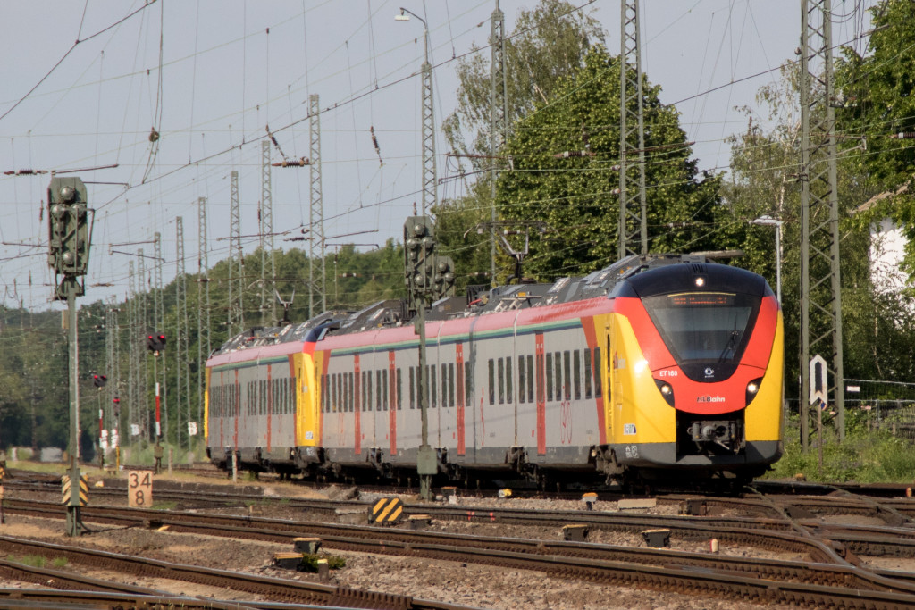 Zwei 1440 der HLB im Bahnhof Darmstadt-Kranichstein, aufgenommen am 01.06.2019.