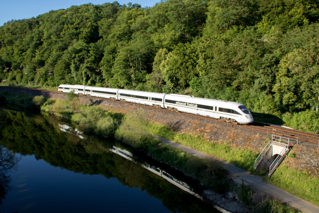 ICE TD 605 017 bei Gräveneck auf der Lahntalbahn, aufgenommen am 21.06.2019.