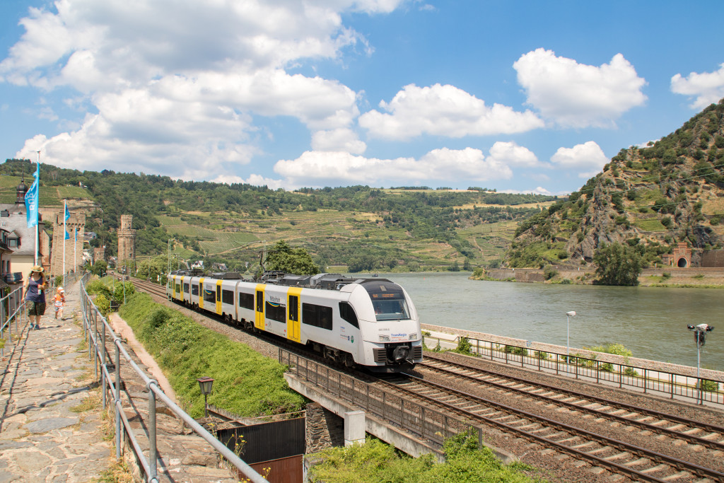460 008 in Oberwesel auf der linken Rheinstrecke, aufgenommen am 23.06.2019.