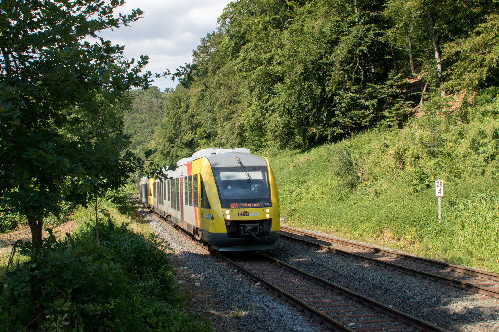 Zwei LINT der HLB bei Gräveneck auf der Lahntalbahn, aufgenommen am 02.07.2019.