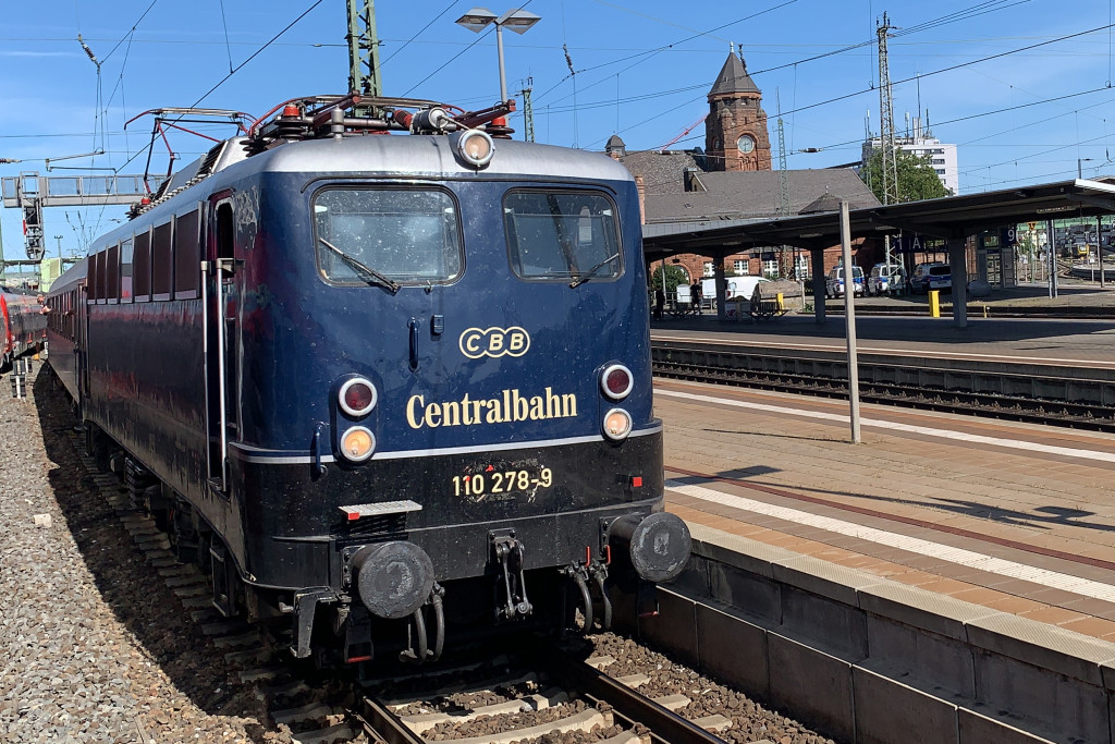 110 278 steht im Bahnhof Gießen, aufgenommen am 06.09.2019.