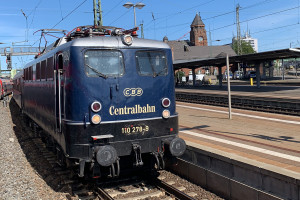 110 278 steht im Bahnhof Gießen, aufgenommen am 06.09.2019.