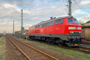 218 191 sonnt sich im Güterbahnhof Gießen, aufgenommen am 24.10.2019.