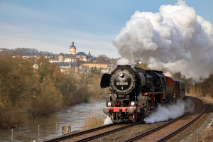 52 1360 bei Weilburg auf der Lahntalbahn, aufgenommen am 28.12.2019.