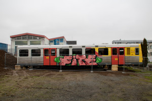 Der zerlegte 609 008 steht vor dem HLB Betriebsgelände in Butzbach, aufgenommen am 10.12.2020.