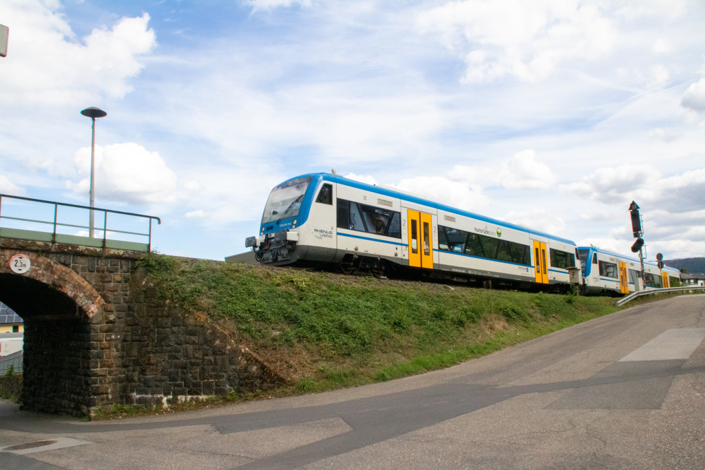 650 350 und 650 352 am Einfahrsignal Boppard, aufgenommen am 19.07.2020.