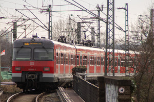 420 424 bei der Einfahrt in den Abstellbahnhof Düsseldorf, aufgenommen am 22.02.2021.