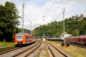 425 097 fährt in den Bahnhof Linz auf der rechten Rheinstrecke ein, aufgenommen am 11.08.2021.