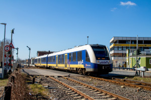 ERIXX 622 228 fährt im Bahnhof Gifhorn-Stadt ab, aufgenommen am 18.03.2022.