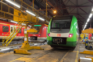 422 144 steht in der Werkstatt im Düsseldorfer Abstellbahnhof, aufgenommen am 01.02.2022.