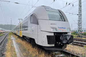 460 001 steht im Betriebsbahnhof Köln, aufgenommen am 14.06.2021.