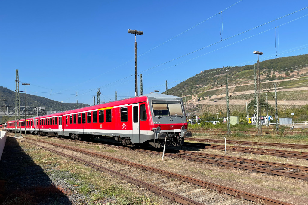 628 471 und ein weiterer 628 stehen abgestellt in Bingen Hbf, aufgenommen am 09.10.2021.