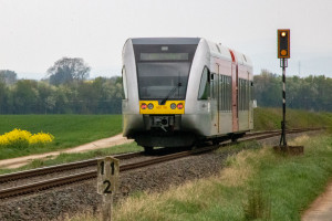 646 406 der HLB bei Echzell auf der Horlofftalbahn, aufgenommen am 24.04.2022.