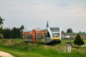 646 402 der HLB bei Echzell auf der Horlofftalbahn, aufgenommen am 24.04.2022.