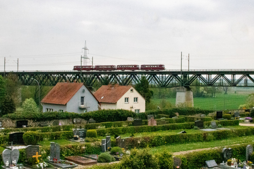 798 829, 996 310, 798 589 und 996 677 auf dem Assenheimer Viadukt, aufgenommen am 24.04.2022.