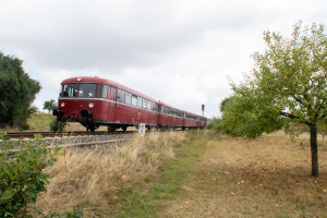 996 677, 798 589, 996 310 und 798 829 bei Westerfeld auf der Taunusbahn, aufgenommen am 11.09.2022.