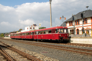 996 677, 798 589, 996 310 und 798 829 in Usingen auf der Taunusbahn, aufgenommen am 11.09.2022.