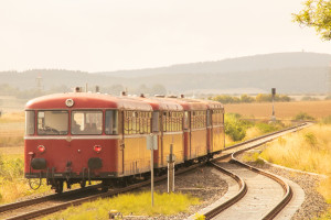 798 829, 996 310, 798 589 und 996 677 verlassen Wehrheim auf der Taunusbahn, aufgenommen am 11.09.2022.
