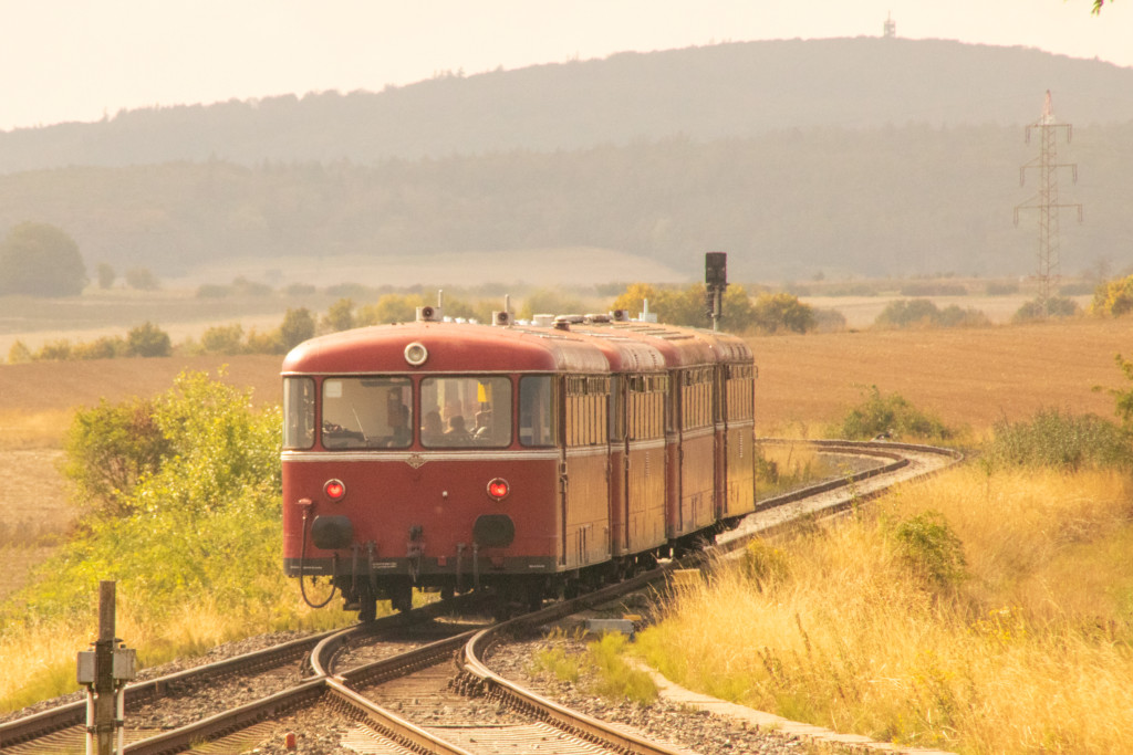 798 829, 996 310, 798 589 und 996 677 bei Wehrheim auf der Taunusbahn, aufgenommen am 11.09.2022.