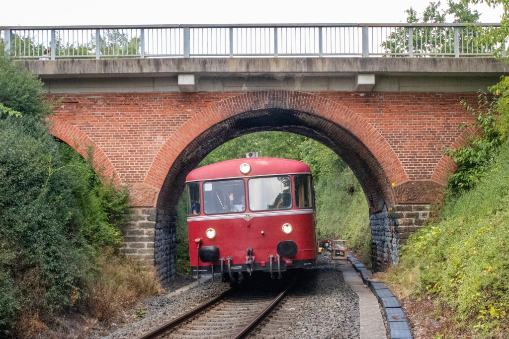 996 677, 798 589, 996 310 und 798 829 verlassen den Bahnhof Usingen auf der Taunusbahn, aufgenommen am 11.09.2022.