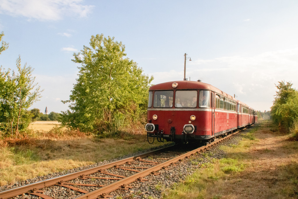 798 829, 996 310, 798 589 und 996 677 bei Rodheim auf der Strecke zwischen Friedberg und Friedrichsdorf, aufgenommen am 11.09.2022.