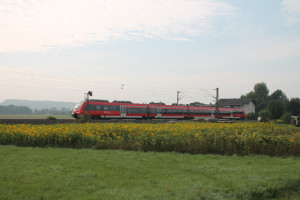 Ein TALENT 2 erreicht gerade den Bahnhof Niederwalgern auf der Main-Weser-Bahn.