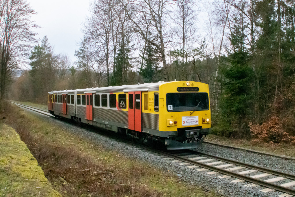 609 014 bei Hasselborn auf der Taunusbahn, aufgenommen am 10.12.2022.