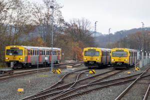 Mehrere VT2E stehen in der Abstellung im Bahnhof Grävenwiesbach, aufgenommen am, 10.12.2022.