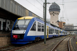 648 223 und 648 218 stehen im Bahnhof Darmstadt Hbf, aufgenommen am 11.12.2022.