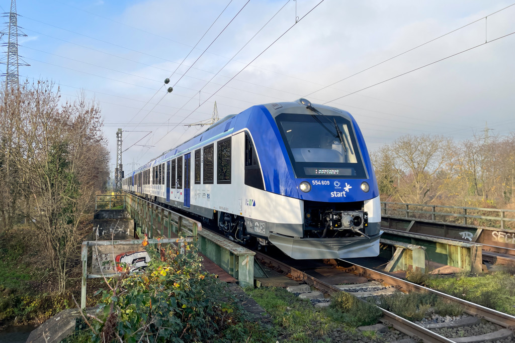 Auf der Niddabrücke in Frankfurt-Nied steht 554 109, aufgenommen am 09.12.2022.