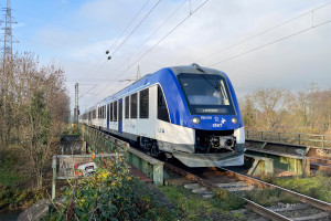 Auf der Niddabrücke in Frankfurt-Nied steht 554 109, aufgenommen am 09.12.2022.