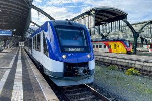 554 104 steht in Darmstadt Hbf, aufgenommen am 26.11.2022.
