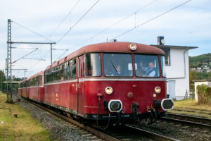 Eine Schienenbusgarnitur im Bahnhof Sinn auf der Dillstrecke, aufgenommen am 17.09.2023.