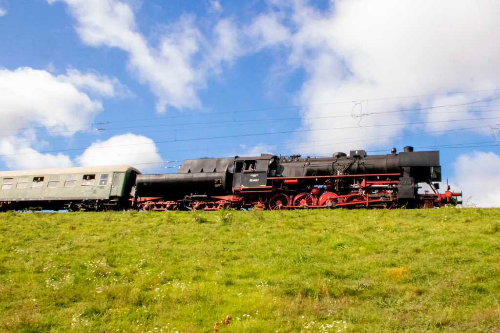 52 4868 auf dem großen Bahndamm bei Großen-Linden auf der Main-Weser-Bahn, aufgenommen am 23.09.2023.