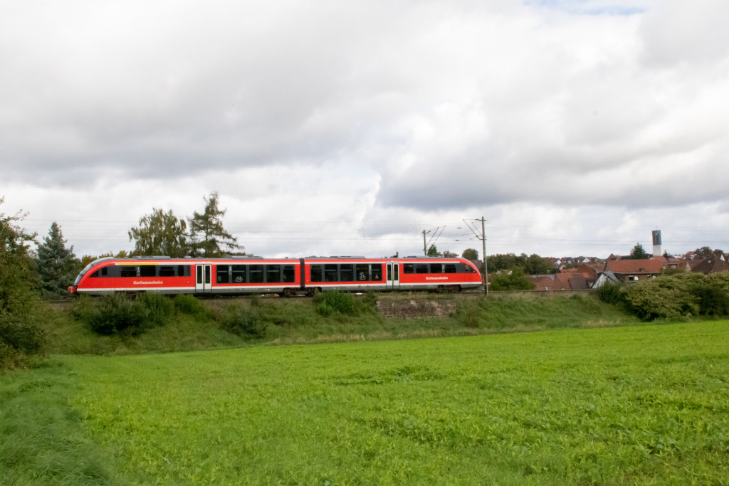 Ein 642 der Kurhessenbahn bei Cölbe auf der Main-Weser-Bahn, aufgenommen am 23.09.2023.