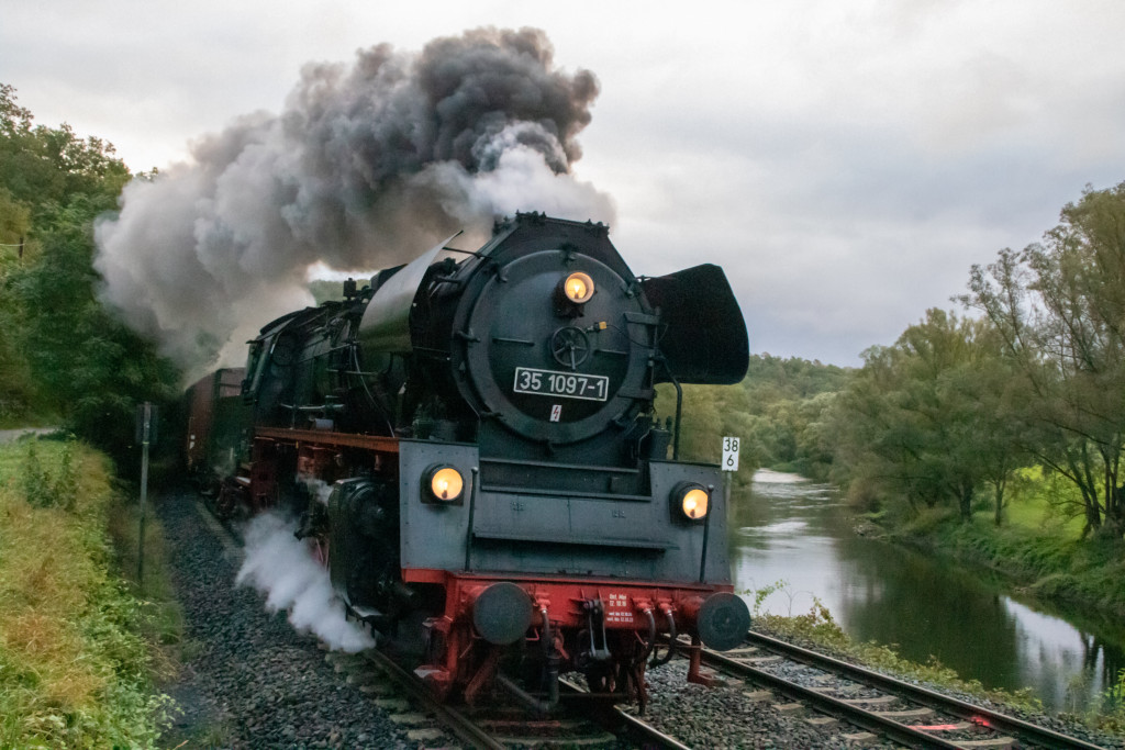 35 01097 bei Arfurt auf der Lahntalbahn, aufgenommen am 14.10.2023.