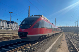 644 034 und zwei weitere 644 stehen in Darmstadt, aufgenommen am 13.02.2023.