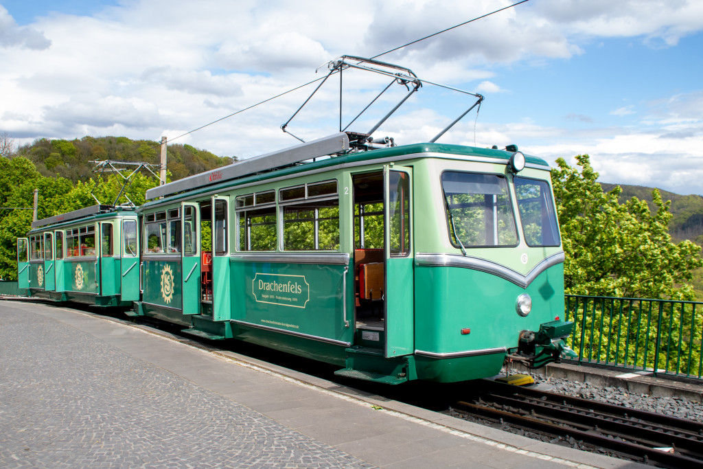 Die Drachenfelsbahn nach der Ankunft am Drachenfelsen, aufgenommen am 27.04.2024.