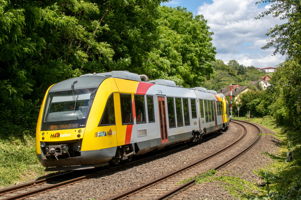 648 029 und 648 012 verlassen Villmar auf der Lahntalbahn, aufgenommen am 15.06.2024.