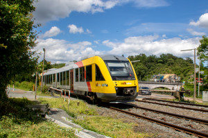 648 024 durchfährt Villmar auf der Lahntalbahn, aufgenommen am 15.06.2024.