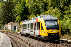 648 032 kurz vor dem Haltepunkt Arfurt auf der Lahntalbahn, aufgenommen am 15.06.2024.