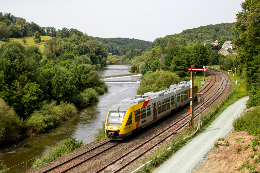 648 027 bei Fürfurt auf der Lahntalbahn, aufgenommen am 29.06.2024.