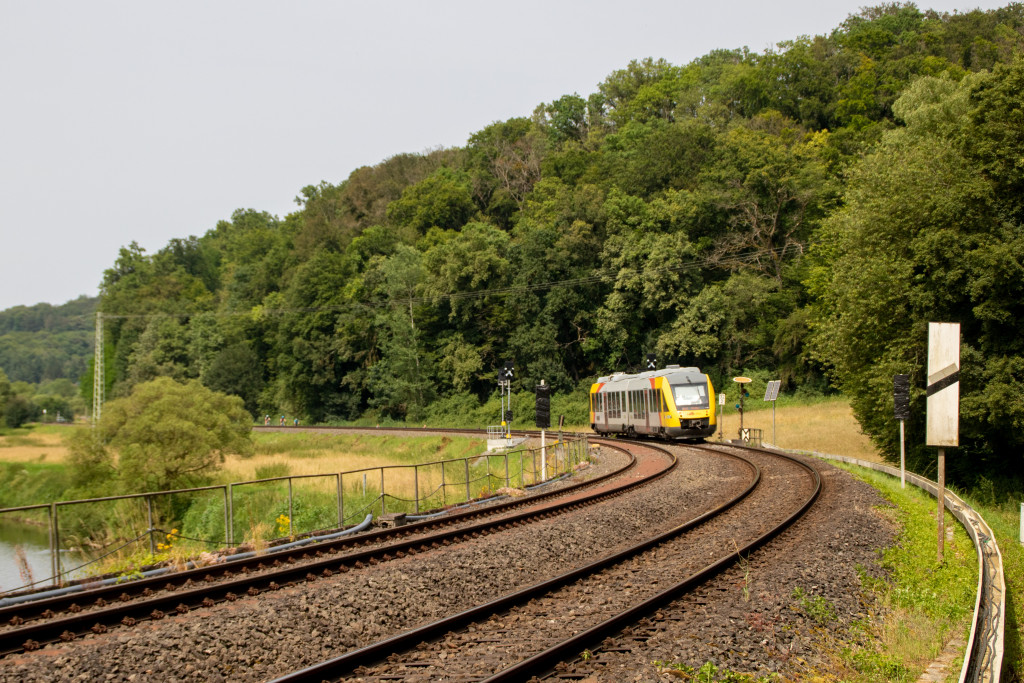 648 020 am Vorsignal von Fürfurt auf der Lahntalbahn, aufgenommen am 29.06.2024.