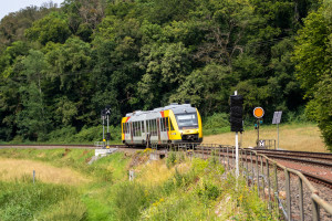 648 024 am Vorsignal von Fürfurt auf der Lahntalbahn, aufgenommen am 29.06.2024.