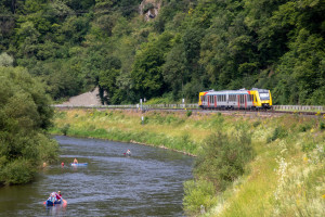 1622 012 bei Aumenau auf der Lahntalbahn, aufgenommen am 29.06.2024.